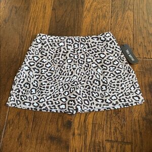 TAIL Upf 50 Leopard Print Capri Skort Sz S -NWT!